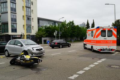 Verkehrsunfall nach Rotlichtmissachtung in Leonberg - Motorradfahrer verletzt